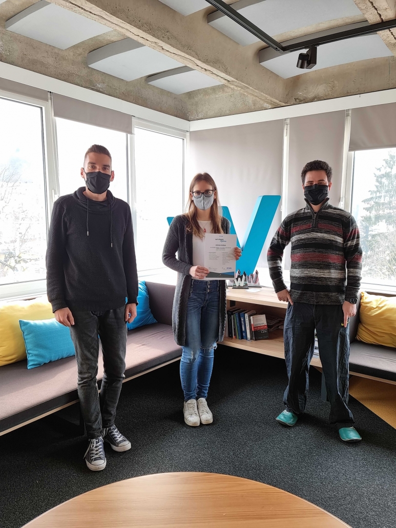 vodja-ekipe-in-praktikantka Vodja ekipe, mentor in praktikantka.